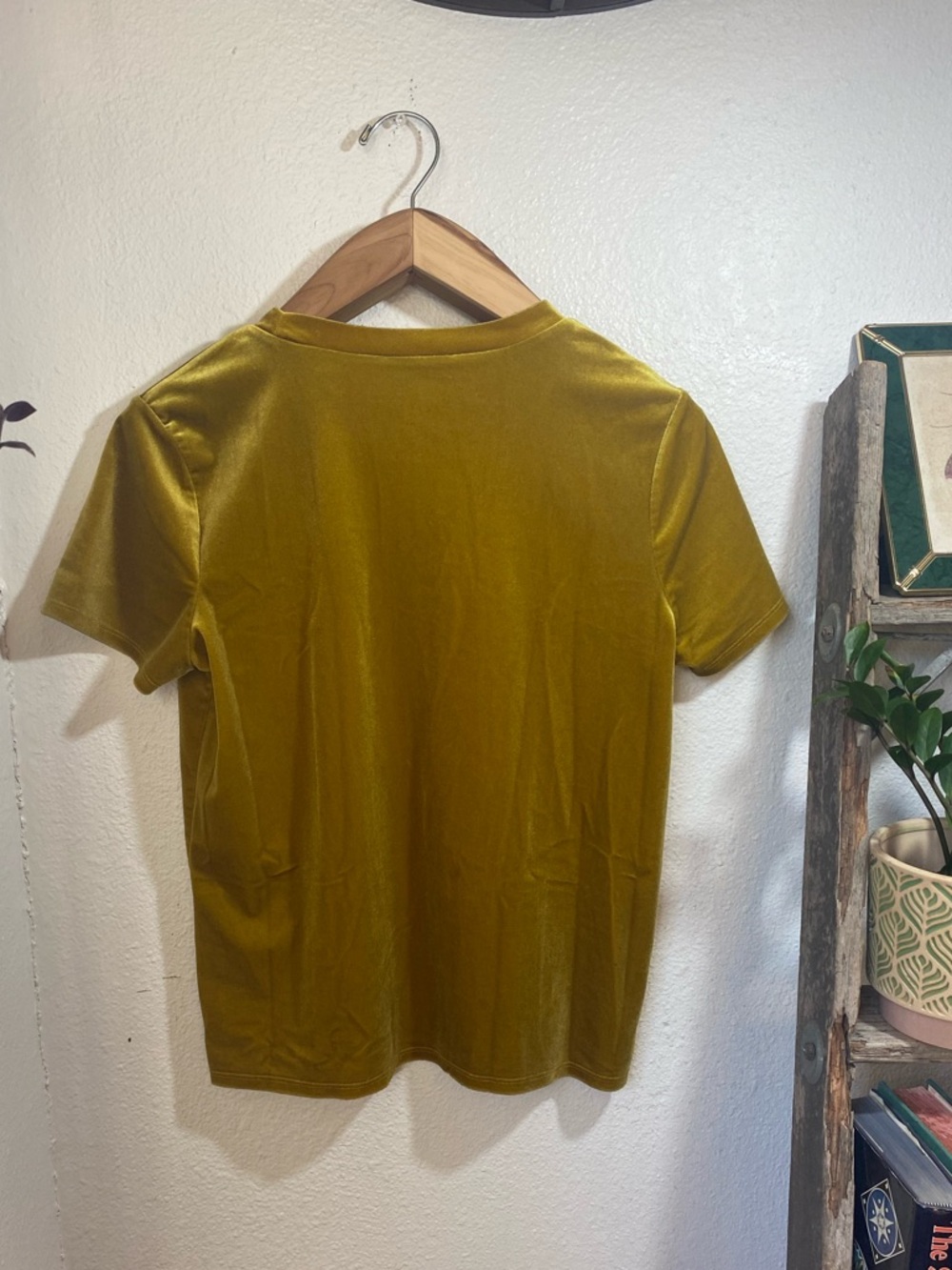 Forever 21 Velvet Short Sleeve Tee Butter Yellow Gold Size Medium - Picture 7 of 10